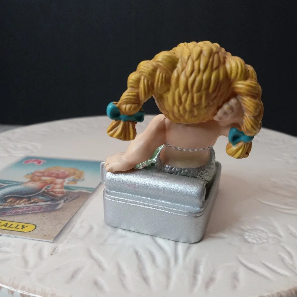 Topps 2022 GPK Garbage Pail Kids Trashy Treasures Series 5 Smelly Sally